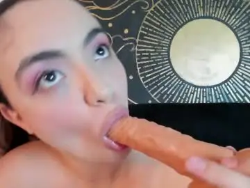 Chaturbate Live Sex Cam of isabellaajoness