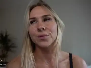 Chaturbate Live Sex Cam of iamcora