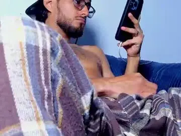 Chaturbate Live Sex Cam of kuzzcoo