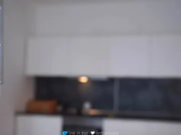 Chaturbate Free Porn Cam of lynnalltop