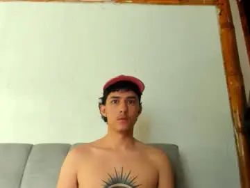 Chaturbate Best live sex cam show of santi_twink19