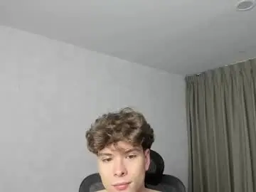 Chaturbate Live Sex Cam of calvin_loves_you