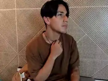 Chaturbate Live Sex Cam of andyjoy_