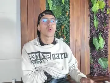 Chaturbate Adult Video Chat of andyjoy_