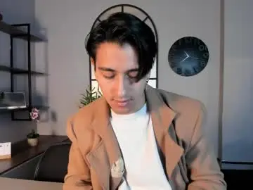 Chaturbate Live Sex Cam of andyjoy_