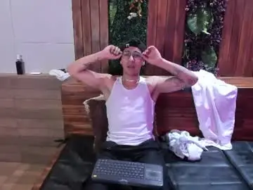 Chaturbate Adult Video Chat of andyjoy_