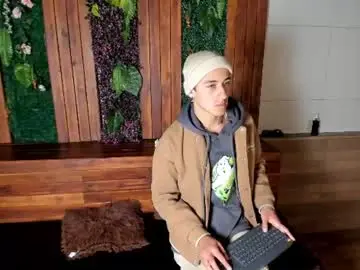 Chaturbate Nude Webcam of andyjoy_