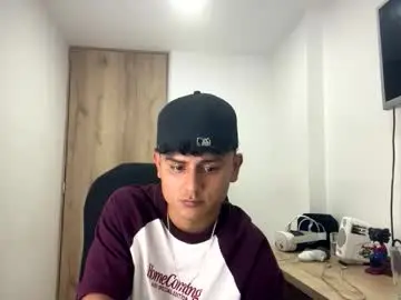 Chaturbate Live Sex Cam of bob_pettersonn