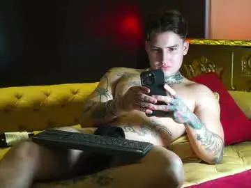 Chaturbate Live Sex Cam of dantecoppolaa