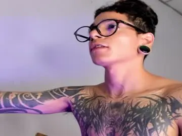 Chaturbate Watch Live Sex Cams of tayhlorstronghold