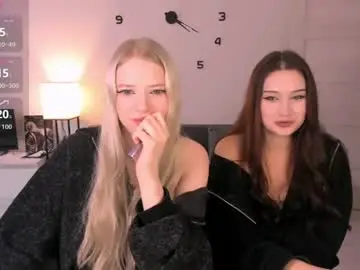 Chaturbate Private Sex Chat of two_bitches666_77