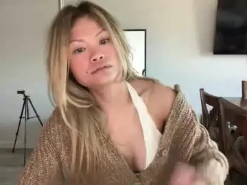 Chaturbate Sex Cam of ava_petite_