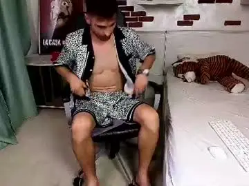 Chaturbate Live Sex Cam of kyloeast