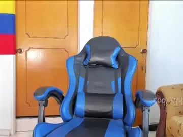 Chaturbate Live Sex Cam of rooxxyy_