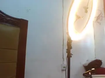 Chaturbate Free Porn Cam of goldencurves_bunny