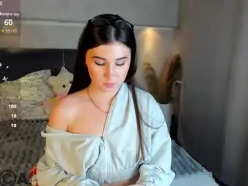 Chaturbate Live Sex Cam of emily_lews