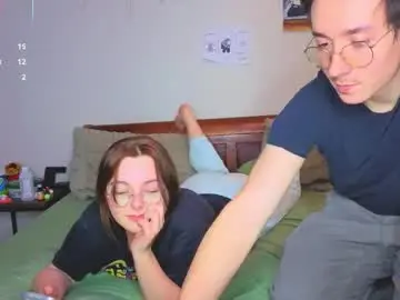 Chaturbate Live Sex Cam of mamiclouds