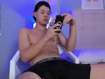 Chaturbate Live Sex Cam of apoloricci