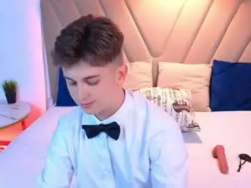 Chaturbate Live Sex Cam of miless_cooper