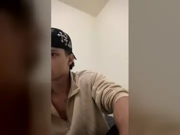 Chaturbate Live Sex of alexanderiku555