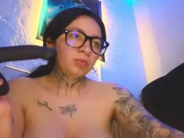 Chaturbate Live Sex Cam of zoee_jhonnyy
