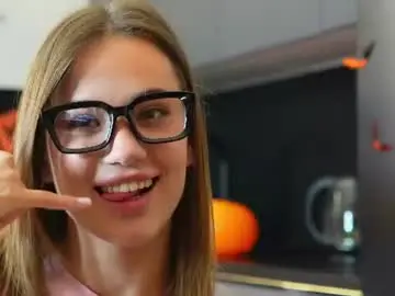 Chaturbate Live Sex Cam of quennacindy