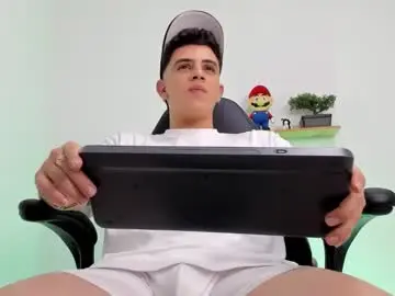 Chaturbate Live Sex Cam of mikecooper_