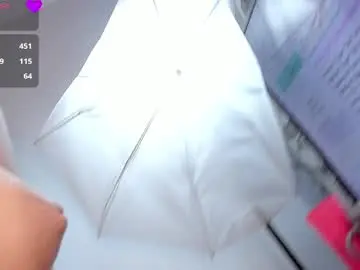 Chaturbate Live Sex Cam of evelynhoward23