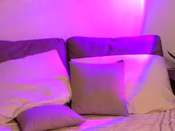 Chaturbate Live Sex Cam of bellasecrettt