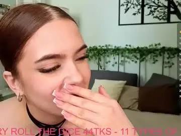 Chaturbate Live Sex Cam of cloverfarewell