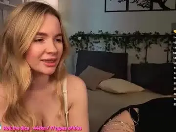 Chaturbate Free Porn Cam of cloverfarewell