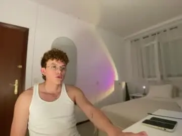 Chaturbate Live Sex Cam of anddres_boss