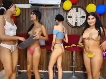 Chaturbate Live Sex Cam of canelasquirtxxx