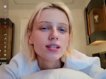 Chaturbate Watch Live Sex Cams of evangel111
