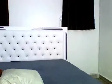 Chaturbate Live Sex Cam of vevety_vixen