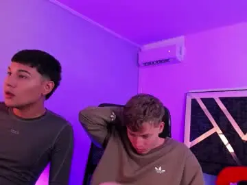 Chaturbate Live Sex Cam of handsomeboys19
