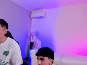 Chaturbate Live Sex Cam of handsomeboys19