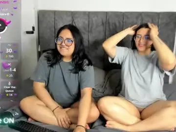 Chaturbate Live Sex Cam of maddie_and_chelsea_