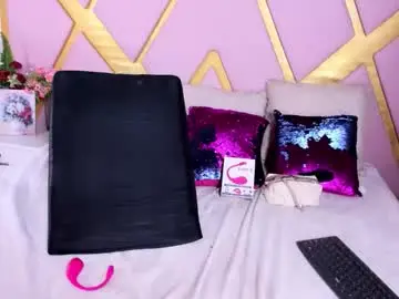 Chaturbate Live Sex Cam of shellbydior