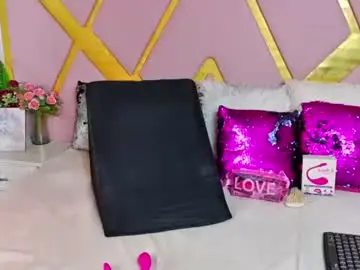 Chaturbate Live Sex Cam of shellbydior