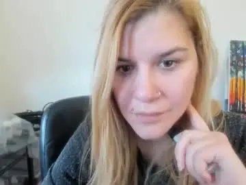 Chaturbate Live Sex Cam of artsyandcraftsy_