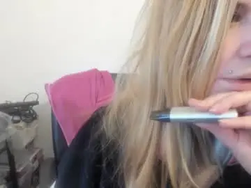 Chaturbate Nude Webcam of artsyandcraftsy_