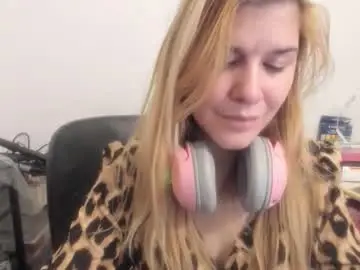 Chaturbate Free Porn Cam of artsyandcraftsy_