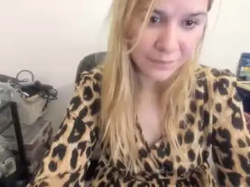 Chaturbate Sex Cam of artsyandcraftsy_