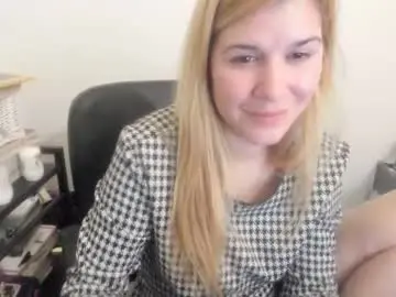 Chaturbate Live Sex of artsyandcraftsy_