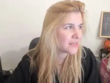 Chaturbate Live Sex of artsyandcraftsy_