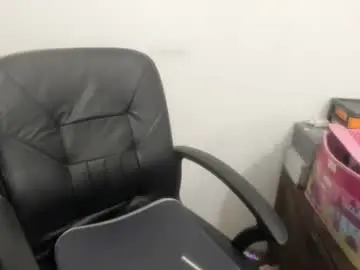 Chaturbate Free Porn Cam of artsyandcraftsy_