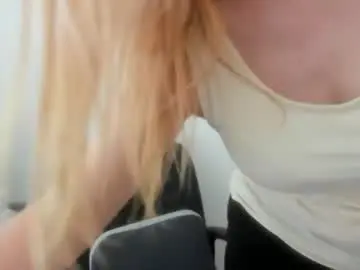 Chaturbate Live Sex of artsyandcraftsy_