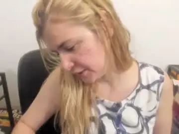 Chaturbate Sex Cam of artsyandcraftsy_
