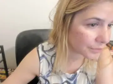 Chaturbate Free Porn Cam of artsyandcraftsy_